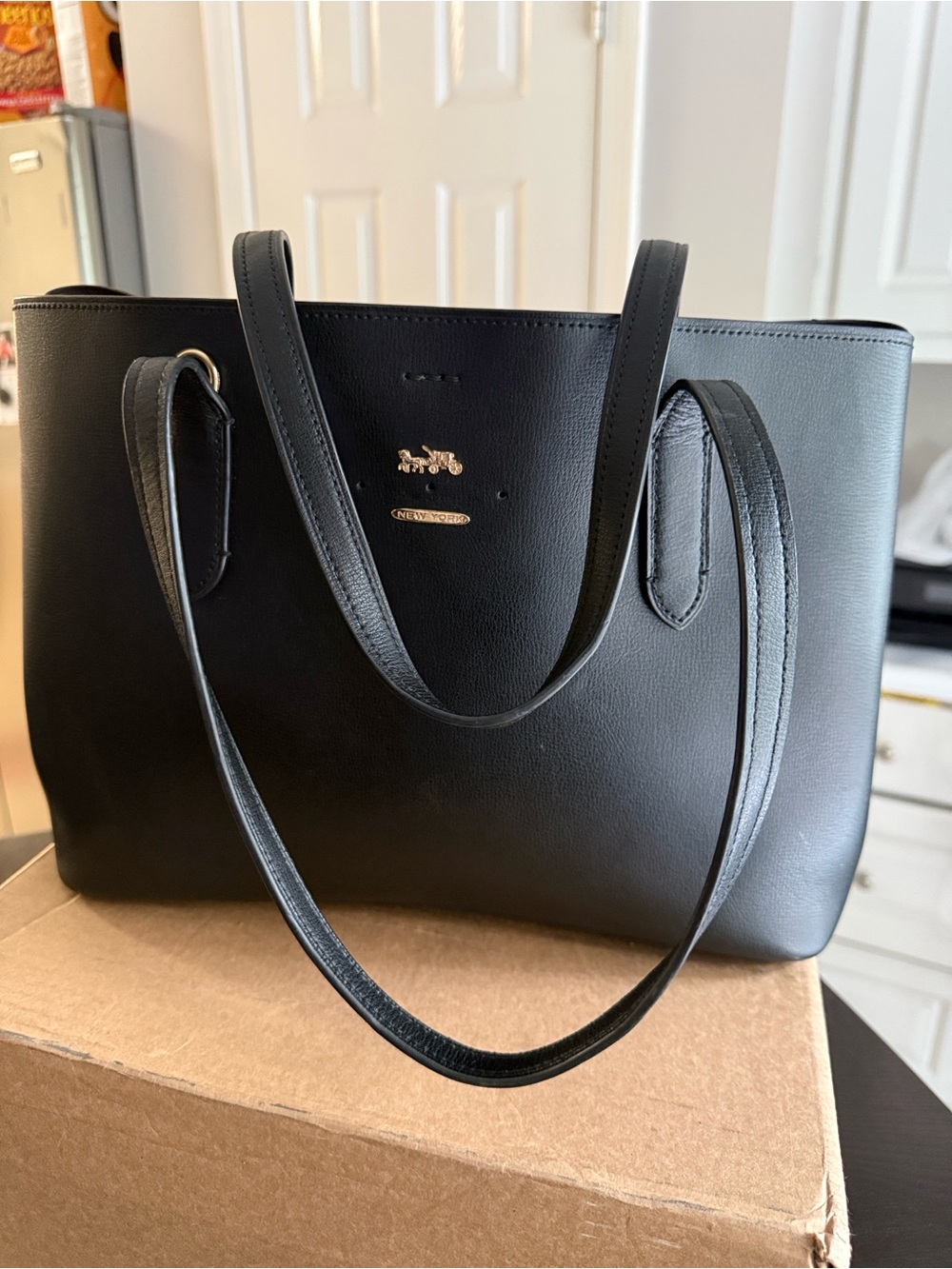 COACH Black Leather Tote Bag - Sleek Everyday Shoulder Bag